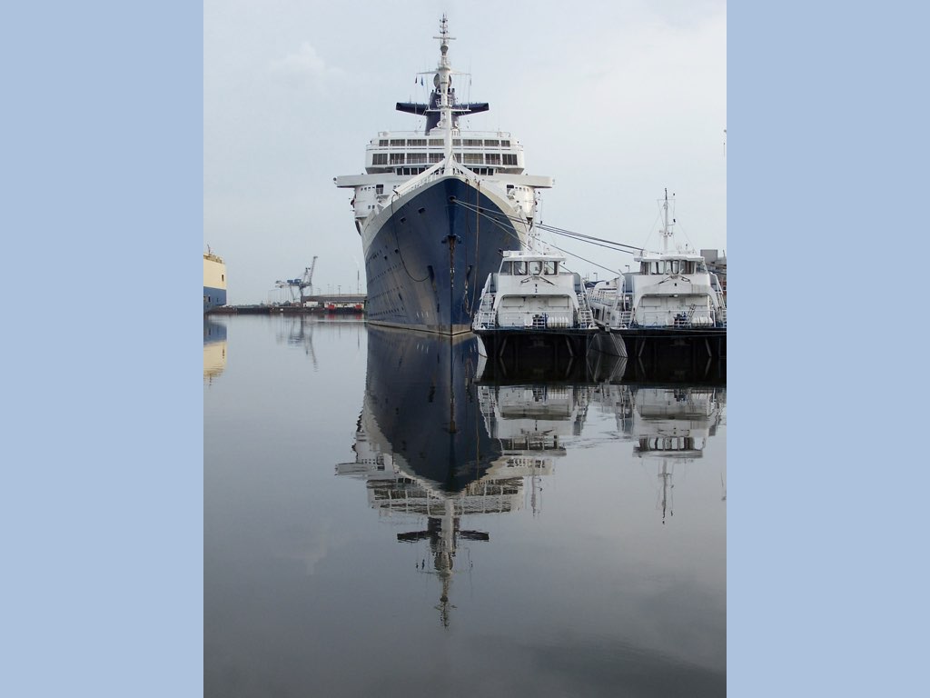 REPORTAGE-25 MAI 2005-DERNIER DÉPART DU SS NORWAY BREMERHAVEN..008