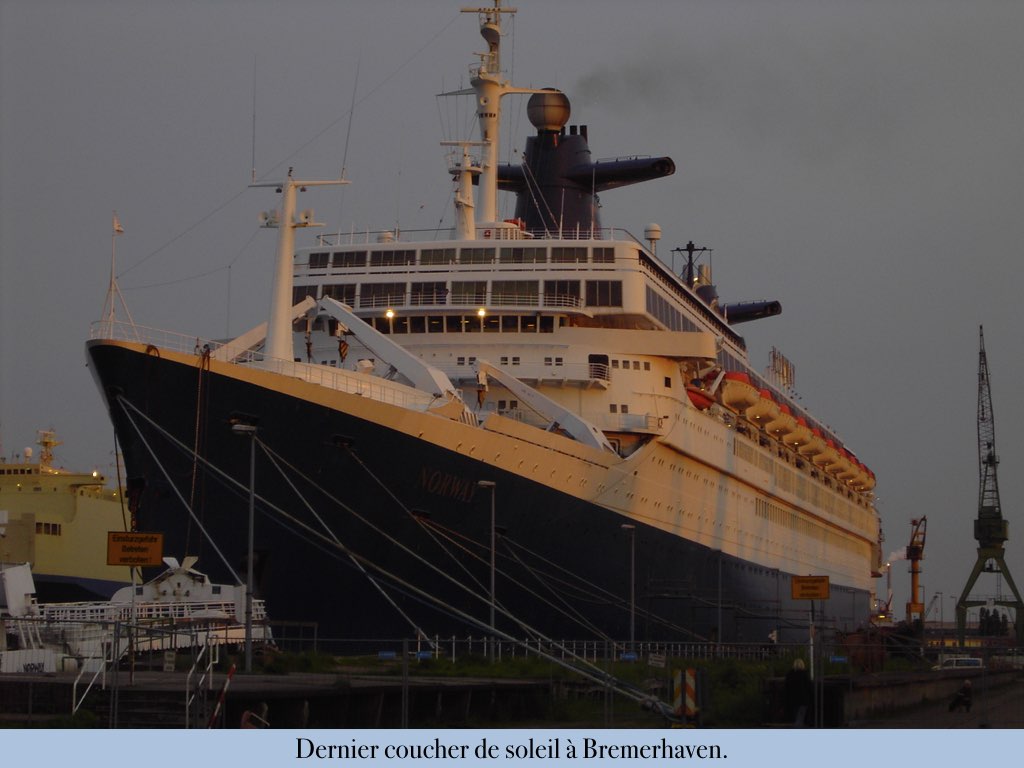 REPORTAGE-25 MAI 2005-DERNIER DÉPART DU SS NORWAY BREMERHAVEN..014