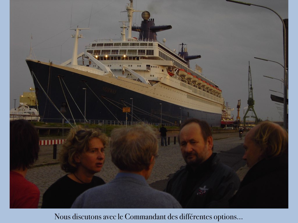 REPORTAGE-25 MAI 2005-DERNIER DÉPART DU SS NORWAY BREMERHAVEN..015
