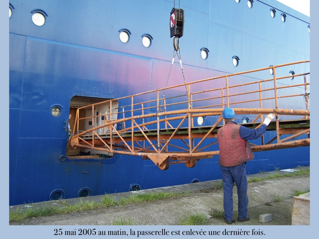 REPORTAGE-25 MAI 2005-DERNIER DÉPART DU SS NORWAY BREMERHAVEN..017