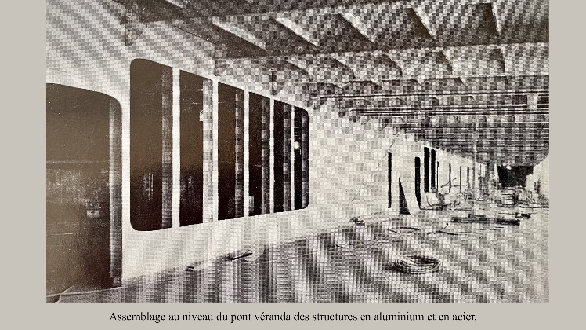 PAQUEBOT DE LÉGENDE-CONSTRUCTION DU SS FRANCE..020